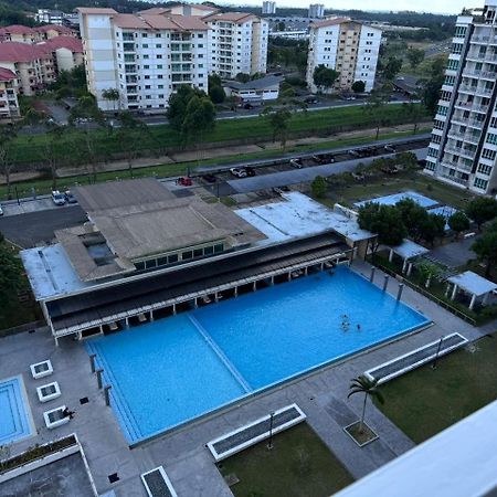 Sandakan Spacious And Comfortable Pool View Condo Esterno foto