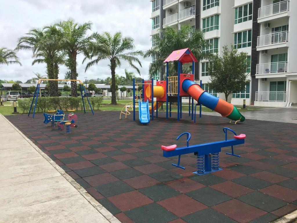 Sandakan Spacious And Comfortable Pool View Condo Esterno foto