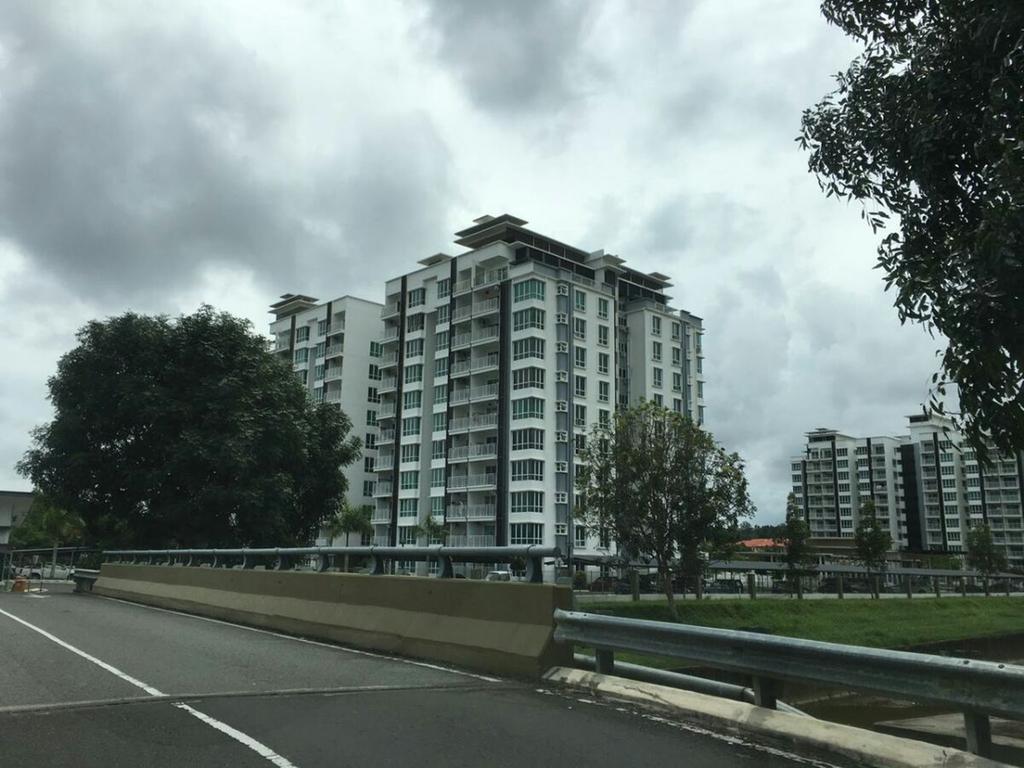 Sandakan Spacious And Comfortable Pool View Condo Esterno foto